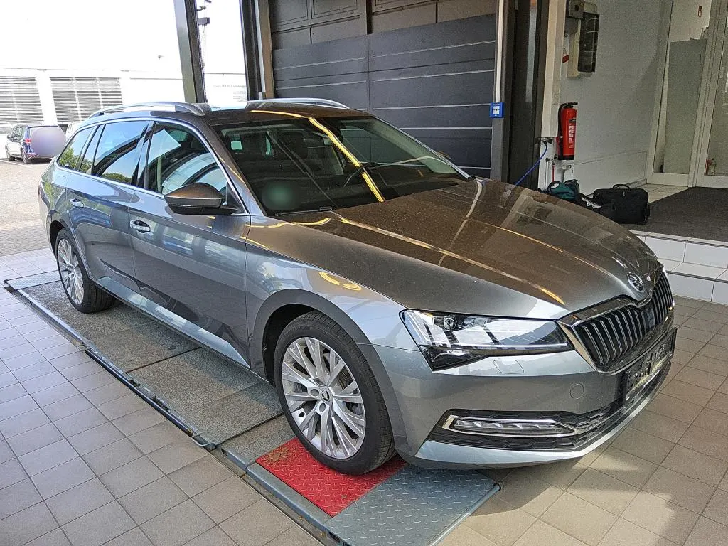 Skoda Superb Combi 2.0 TDI Style - Diesel - Automatic - 200 hp - 69.746 km