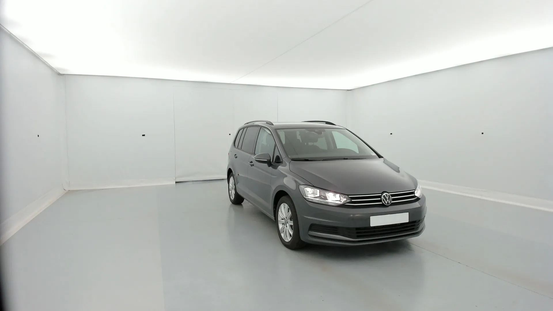 Volkswagen Touran 2.0 TDI Style - Diesel - Automatic - 150 hp - 4.897 km