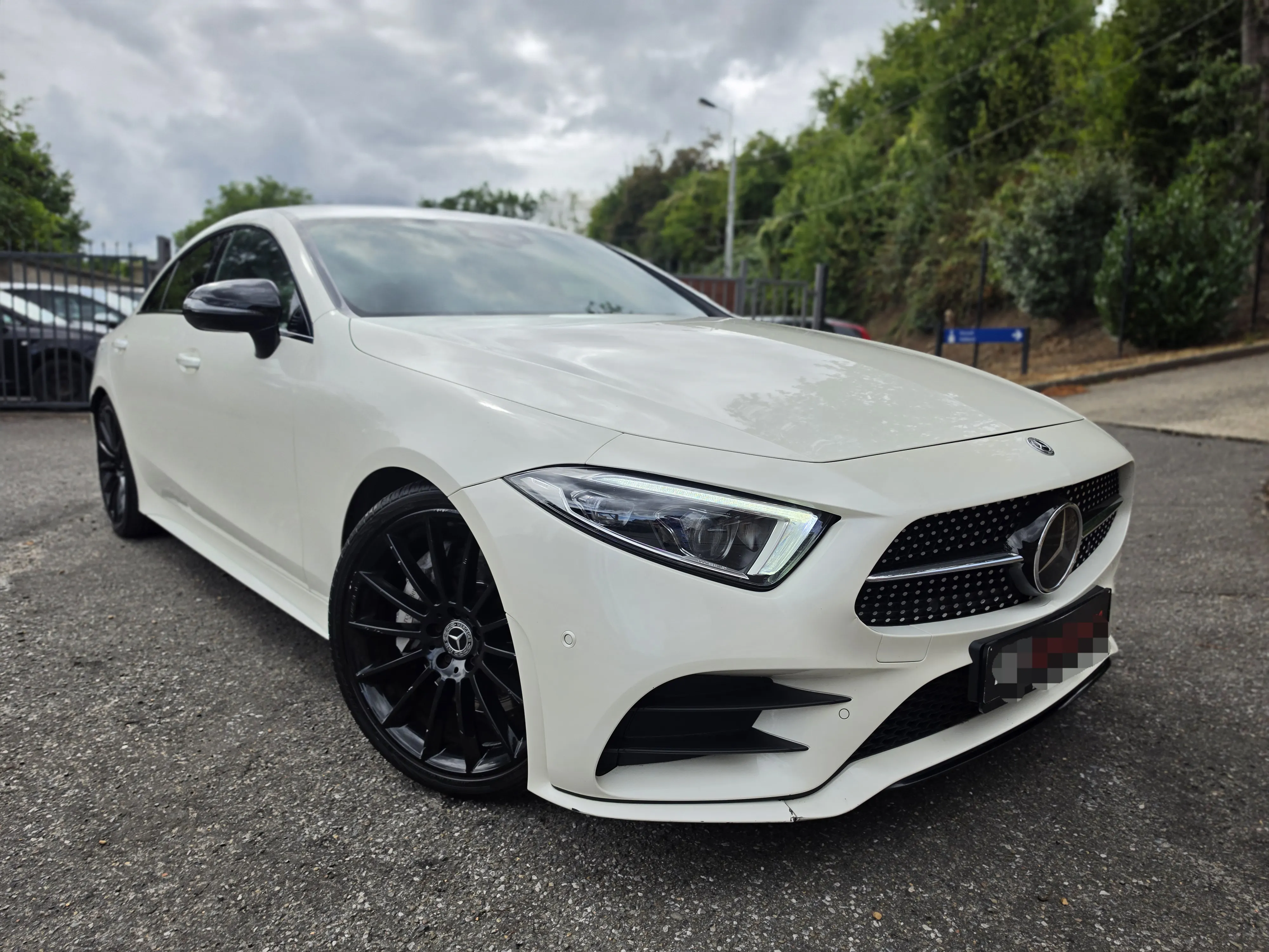 Mercedes-Benz CLS 300d AMG Line - Diesel - Automatic - 245 hp - 220.371 km