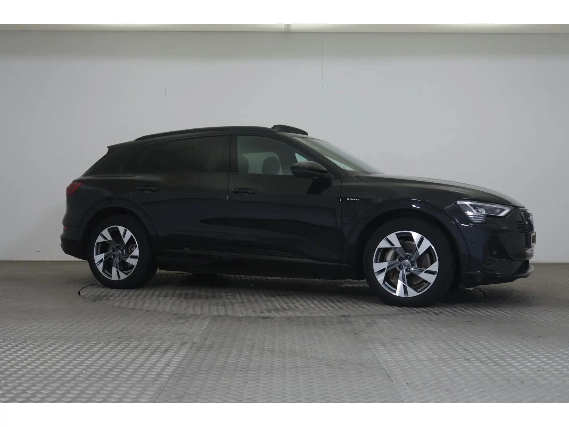 Audi E-Tron 50 Launch - Electric - Automatic - 313 hp - 130.465 km