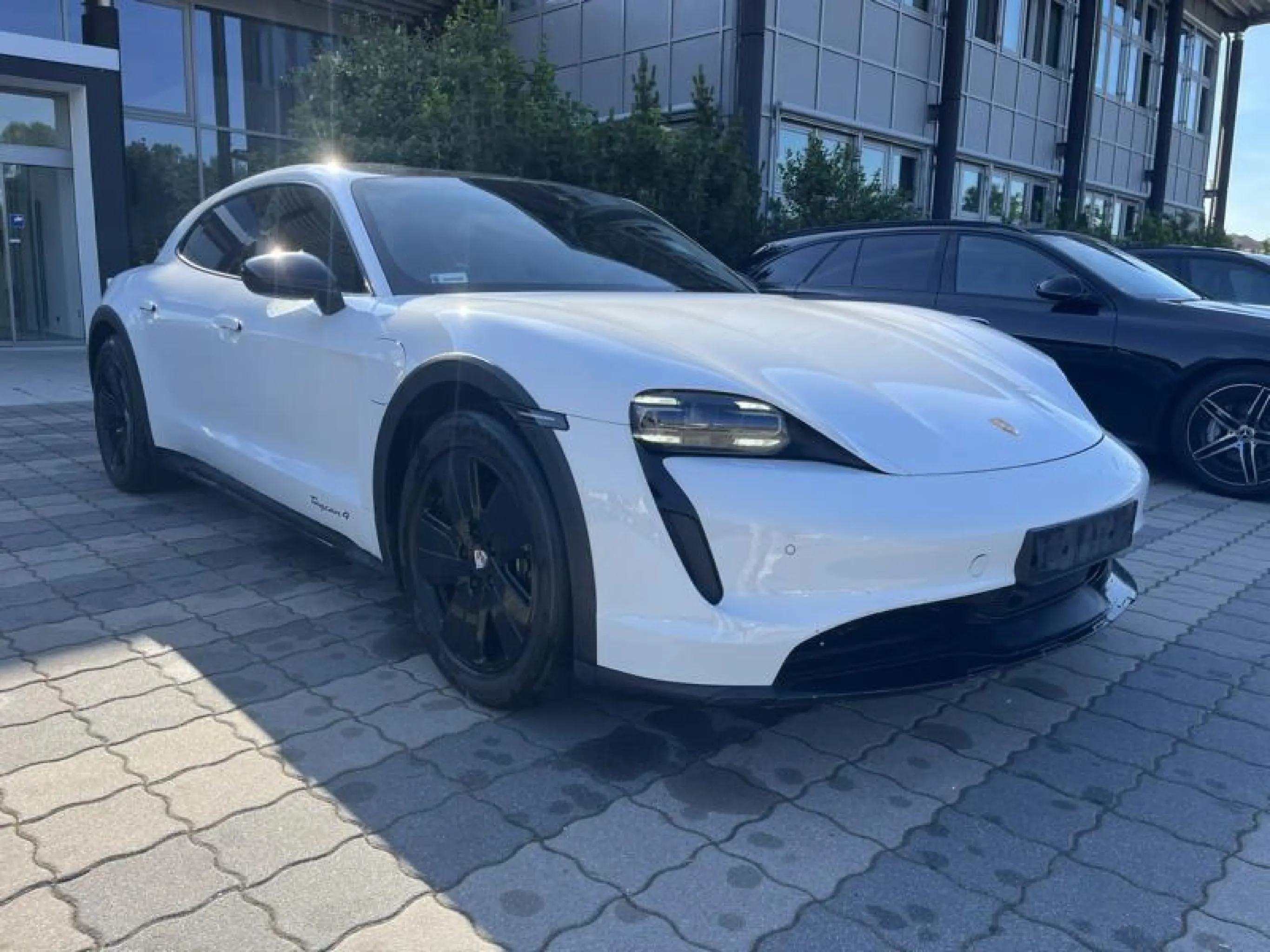 Porsche Taycan 4 93 kWh - AWD - Electric - Automatic - 476 hp - 124.415 km