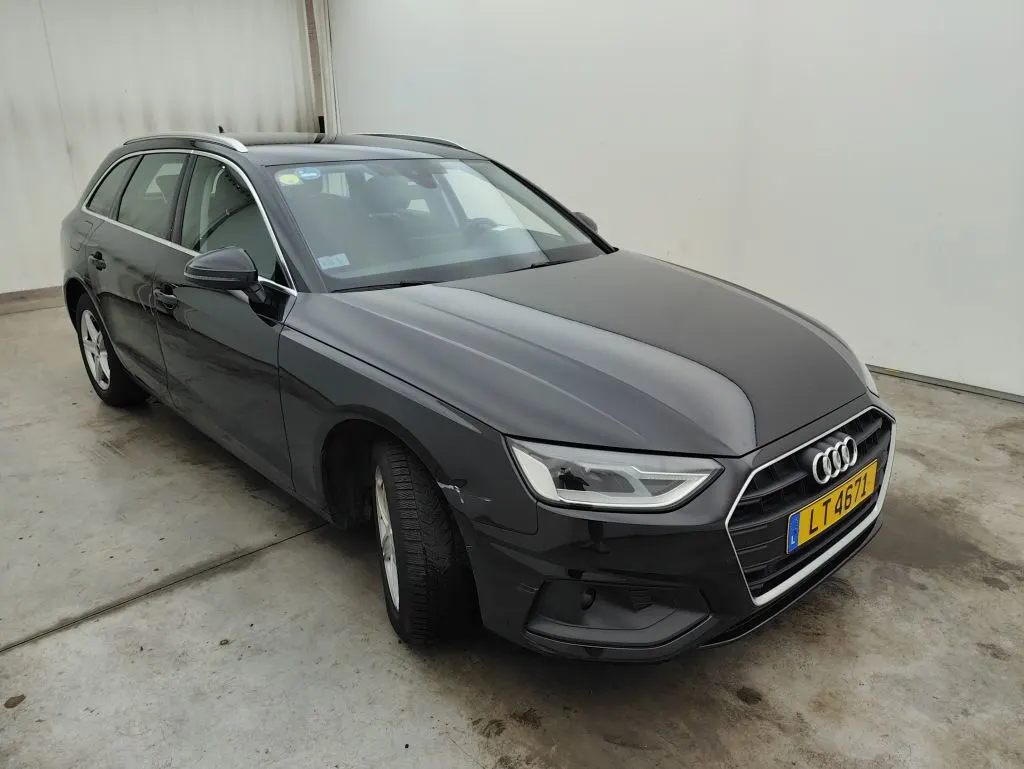 Audi A4 Avant 30 TDI Attraction - Diesel - Automatic - 136 hp - 151.274 km