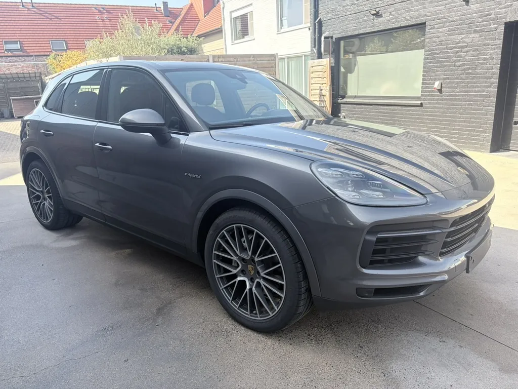Porsche Cayenne 3.0i Platinum - AWD - Hybrid - Automatic - 339 hp - 240.927 km
