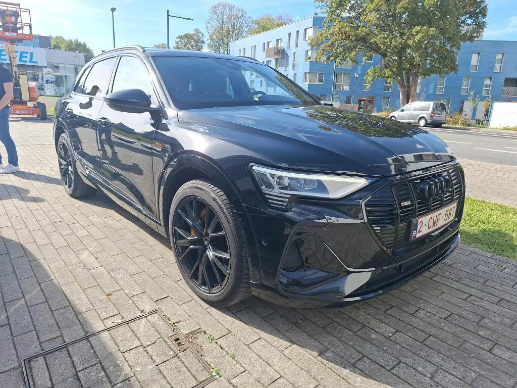 Audi e-tron