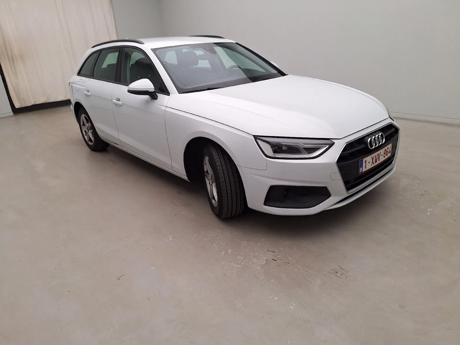 Audi A4 Avant 30 TDI Business - Diesel - Automatic - 136 hp - 120.438 km