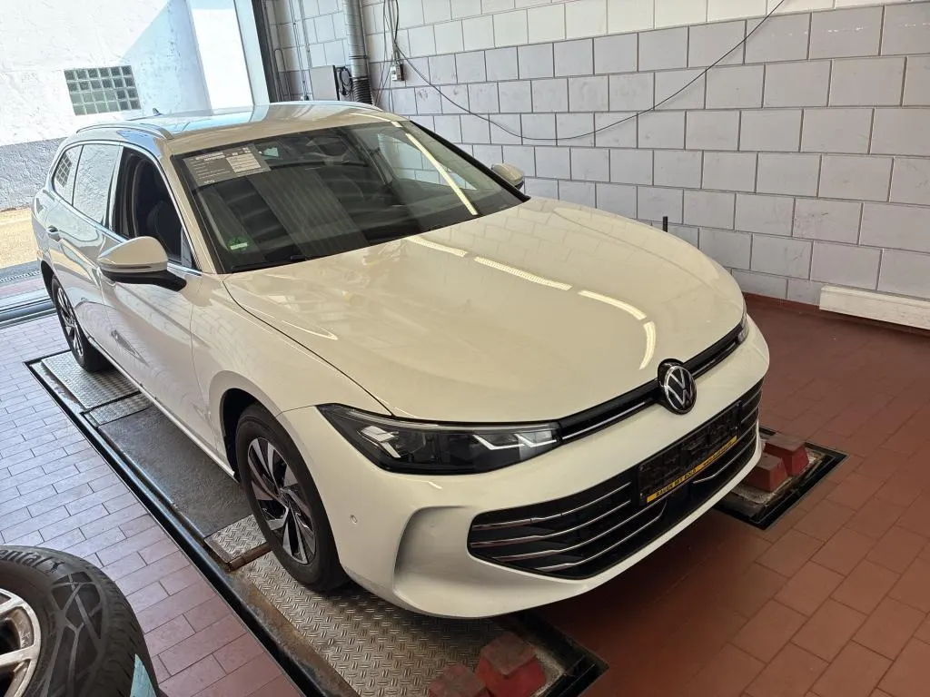 Volkswagen Passat Variant 1.5 TSI Business - Petrol - Automatic - 150 hp - 34.030 km