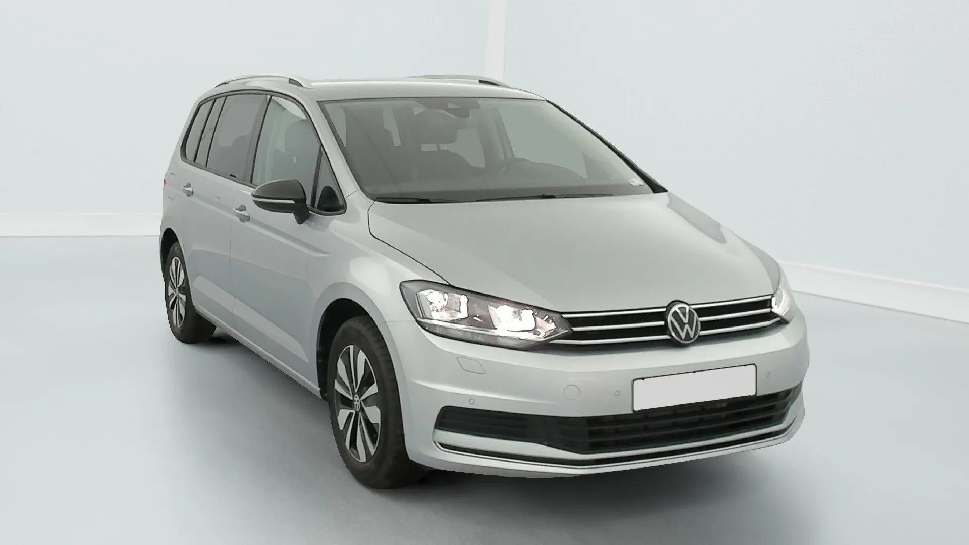 Volkswagen Touran 2.0 TDI Life Plus - Diesel - Automatic - 150 hp - 2.850 km